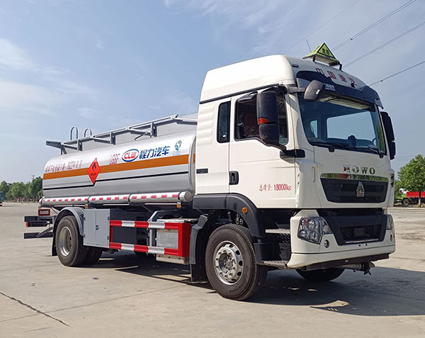 重汽豪沃加油车